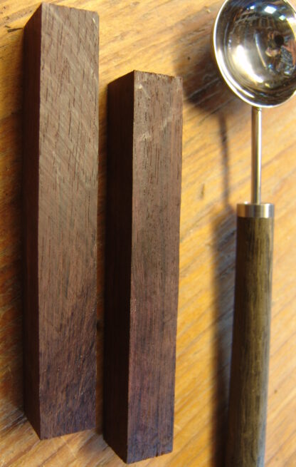 2 St. ostindischer Palisander, ca. 19 x 19 x 130 mm, Einschnitt 1995